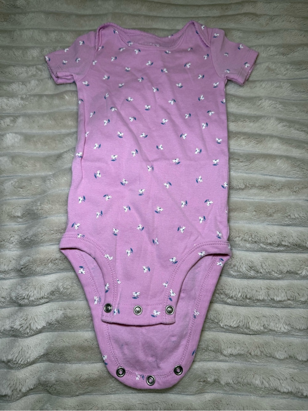 Carter’s 6-9 month onesie